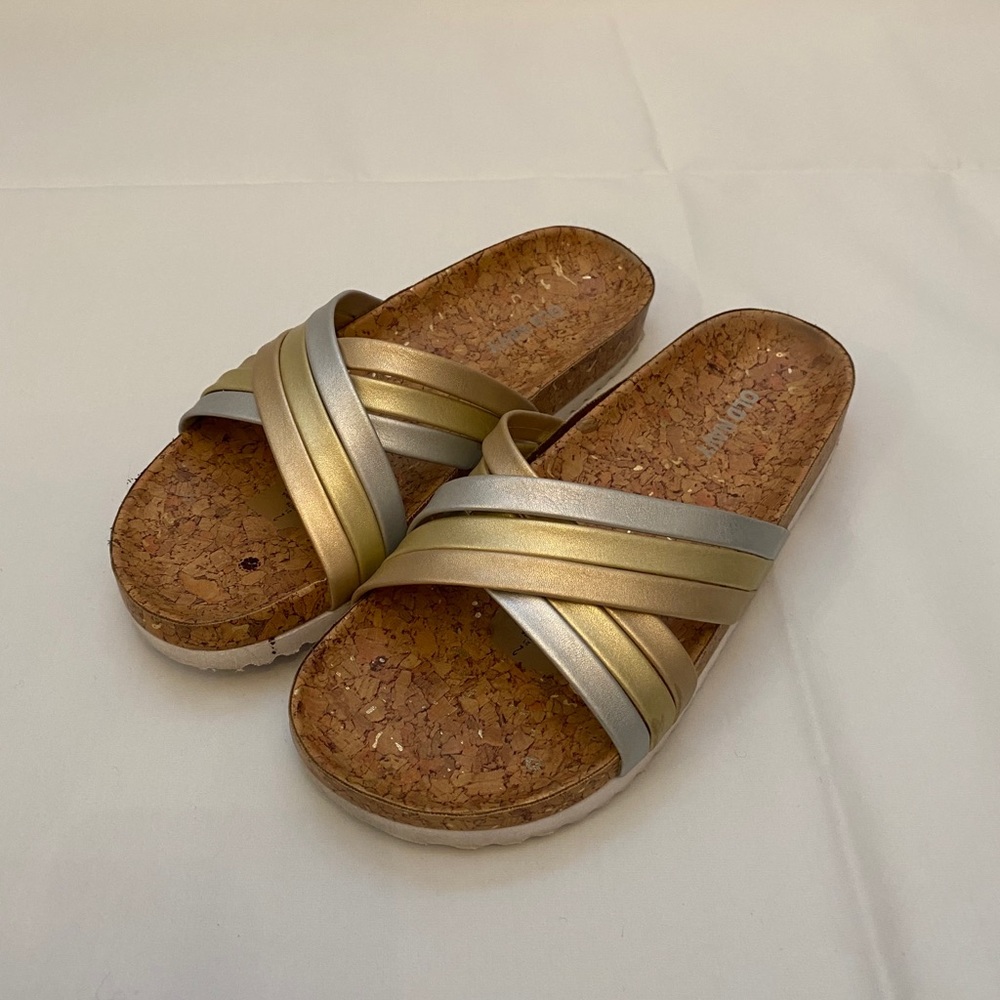 🌿Old Navy Gold & Silver Strap Sandals🌿